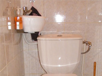 WiCi Mini kleines platzsparendes Handwaschbecken an praktisch jeder Toilette anpassbar - Herr L (Frankreich - 14) - 1 auf 2